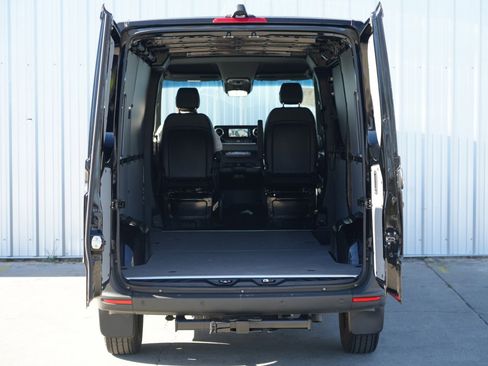 Used 2024 Mercedes-Benz Sprinter 2500 image 10