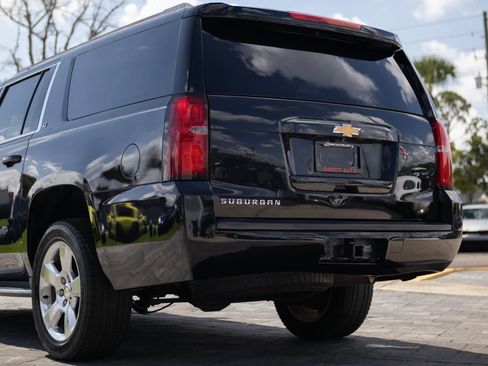 Used 2015 Chevrolet Suburban LT RWD image 10