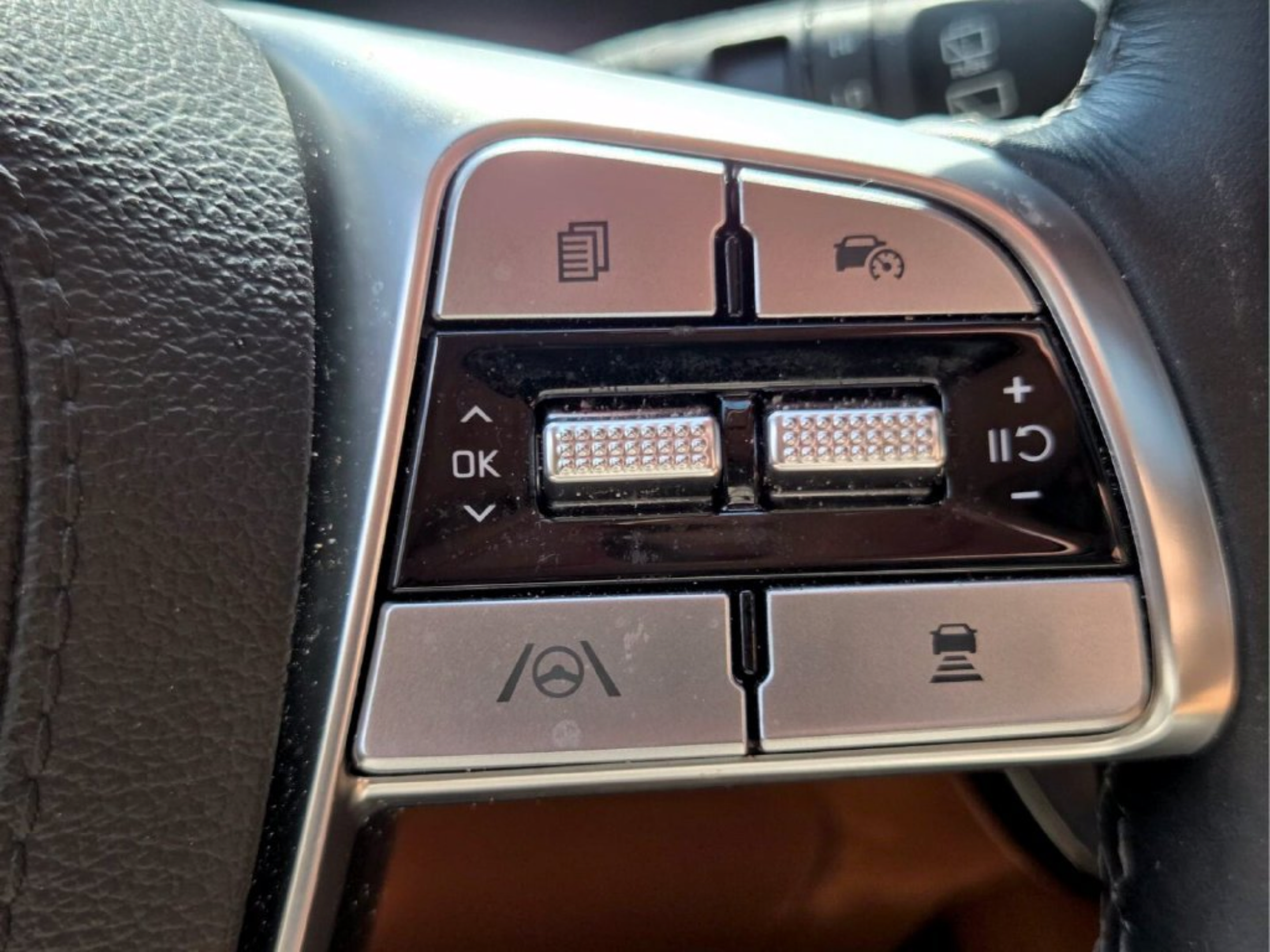 Used 2025 Kia Telluride EX X-Line AWD/4WD image 32