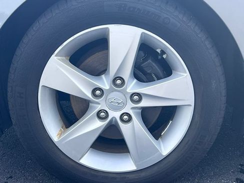 Used 2012 Hyundai Elantra GLS w/ Preferred Pkg 3 FWD image 6