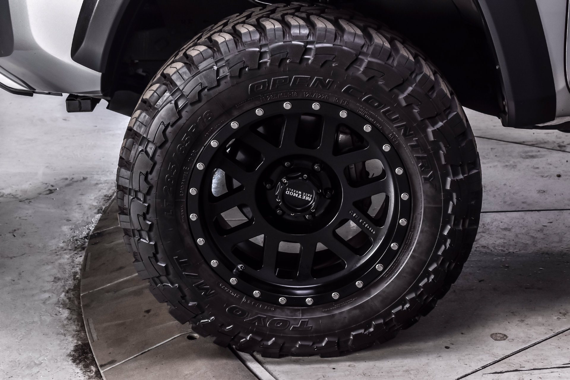 Used 2020 Toyota Tacoma TRD Off-Road w/ Technology Package AWD/4WD image 9