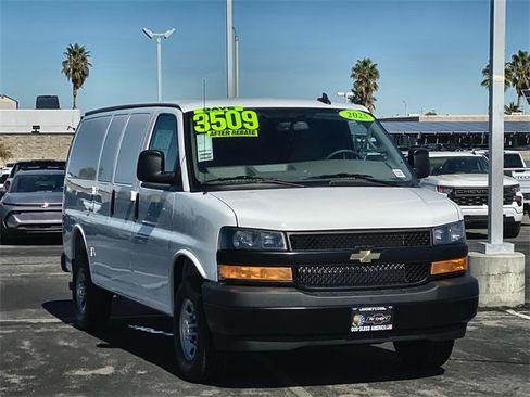 New 2025 Chevrolet Express 2500 Work Van image 3