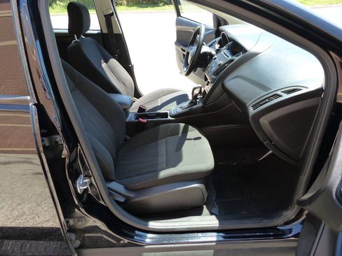 Used 2016 Ford Focus SE w/ SE Cold Weather Package FWD image 43