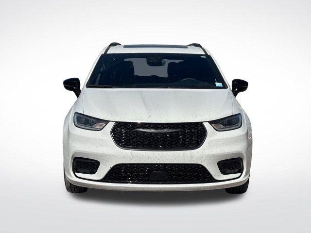 Used 2025 Chrysler Pacifica Limited FWD image 10