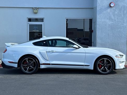 Used 2023 Ford Mustang GT Premium w/ Equipment Group 401A RWD image 3