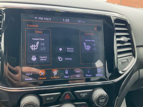 Used 2019 Jeep Grand Cherokee Altitude AWD/4WD image 8