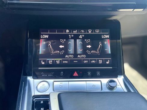 Used 2019 Audi e-tron Prestige w/ Prestige Package AWD/4WD image 17