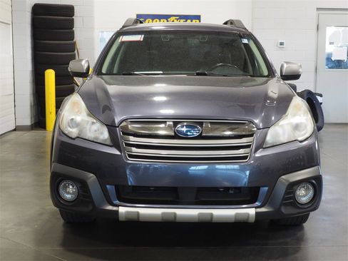 Used 2014 Subaru Outback 2.5i Limited image 2