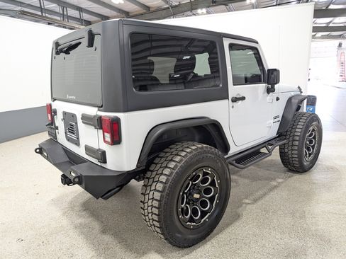 Used 2018 Jeep Wrangler Sport AWD/4WD image 3