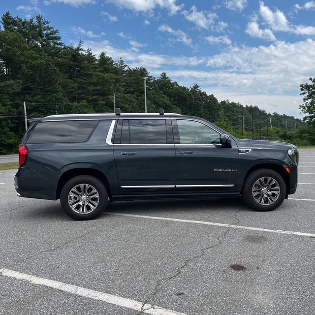 Used 2022 GMC Yukon XL Denali AWD/4WD image 10