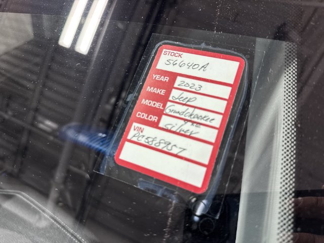 Used 2023 Jeep Grand Cherokee 4WD 4xe image 33