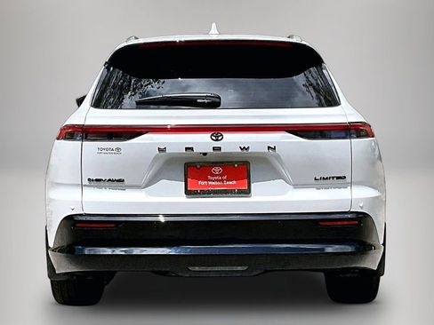 Used 2025 Toyota Crown Signia w/ Advanced Technology Package image 6