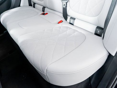 Used 2025 BMW X5 M60i w/ Premium Essential Package image 34