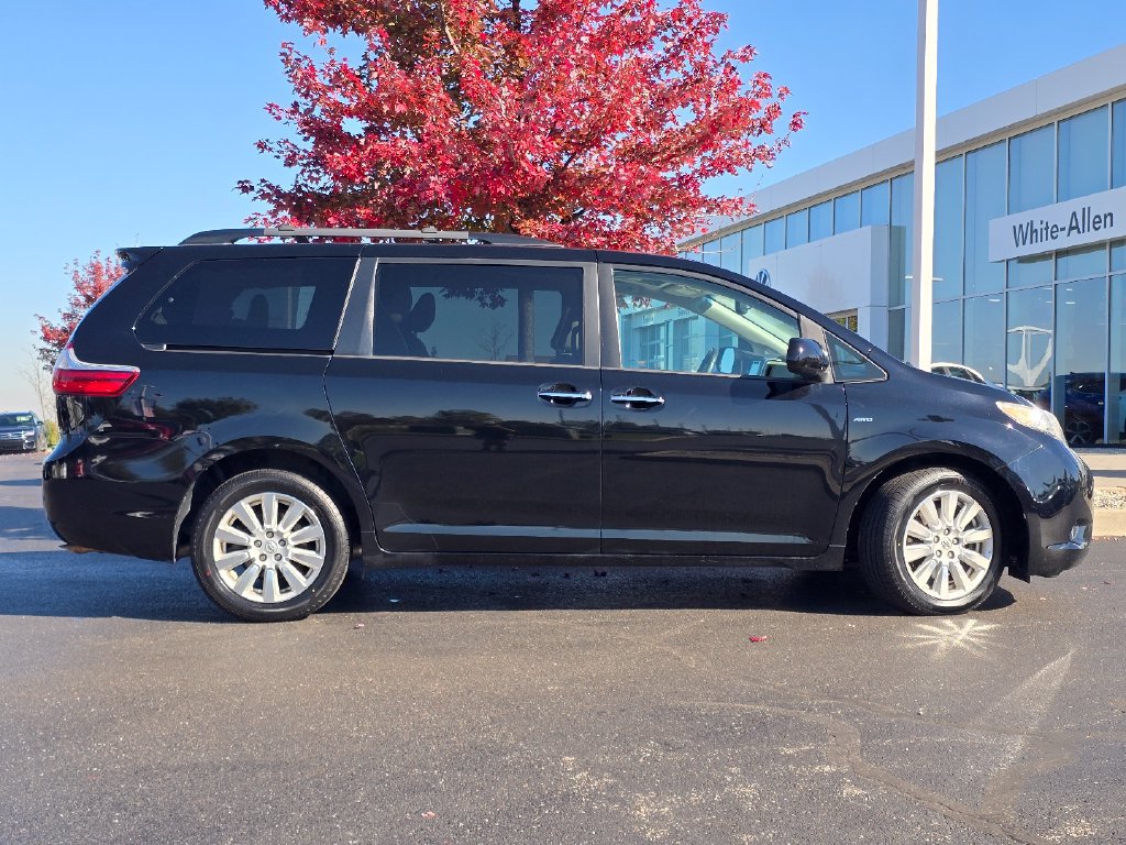 Used 2017 Toyota Sienna XLE Premium AWD/4WD image 26