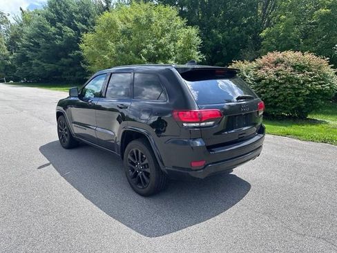 Used 2018 Jeep Grand Cherokee Altitude AWD/4WD image 5