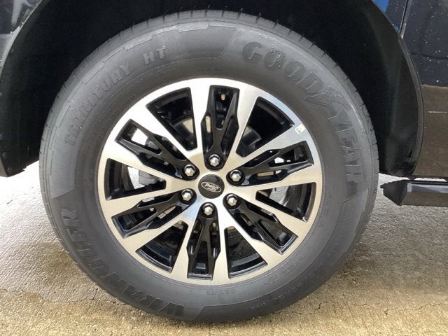 Used 2025 Ford Expedition Max Platinum AWD/4WD image 9