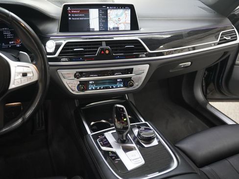 Used 2020 BMW 750i xDrive w/ Executive Package AWD/4WD image 18