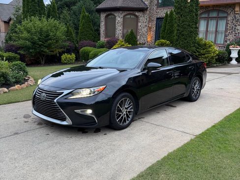 Used 2016 Lexus ES 350 w/ Luxury Package w/Wood Trim FWD image 2