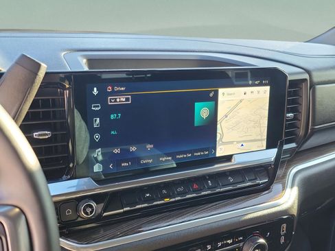 Used 2025 Chevrolet Silverado 1500 LT image 18