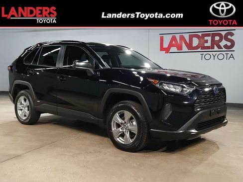 Used 2022 Toyota RAV4 LE AWD/4WD image 1