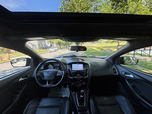 Used 2017 Ford Focus ST w/ Equipment Group 402A FWD image 29