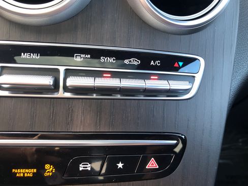 Used 2022 Mercedes-Benz GLC 300 4MATIC image 17