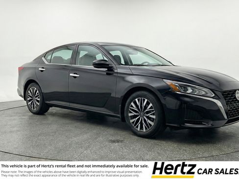 Used 2025 Nissan Altima 2.5 SV FWD image 1