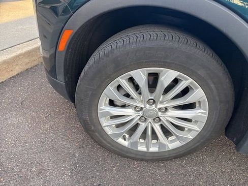 Used 2024 Cadillac XT4 Luxury w/ Cold Weather Package FWD image 8