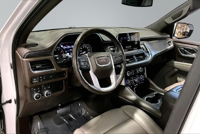 Used 2021 GMC Yukon SLT w/ Rear Media and Nav Package AWD/4WD image 17