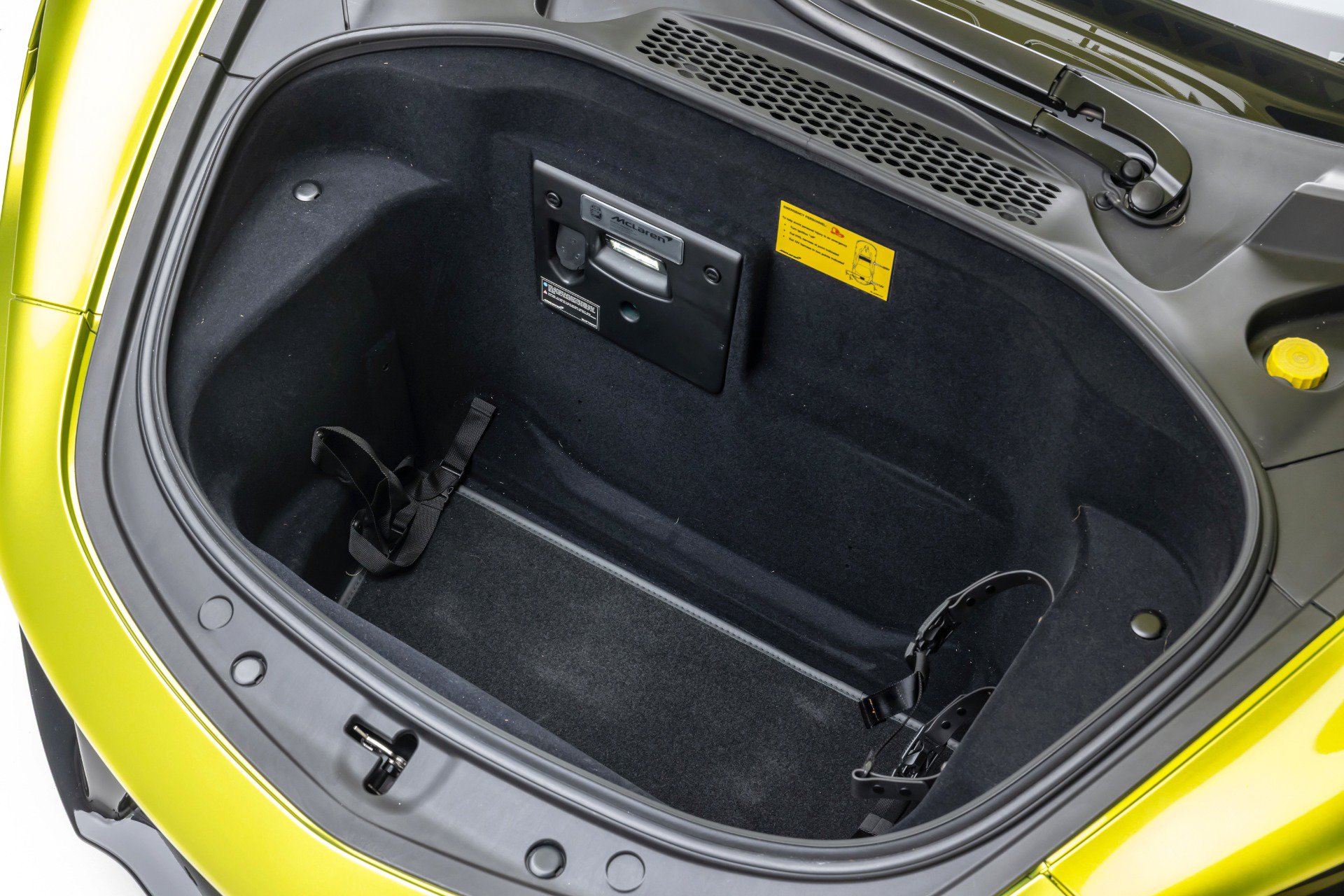 Used 2025 McLaren Artura Spider RWD image 30