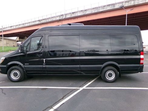 Used 2015 Mercedes-Benz Sprinter 2500 image 1