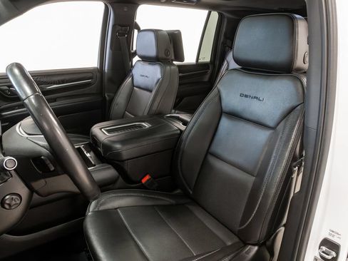 Used 2023 GMC Yukon XL Denali w/ Advanced Technology Package AWD/4WD image 11