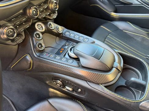 Used 2019 Aston Martin V8 Vantage Coupe image 14