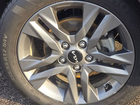 Used 2023 Kia Seltos S w/ Navigation Package image 9