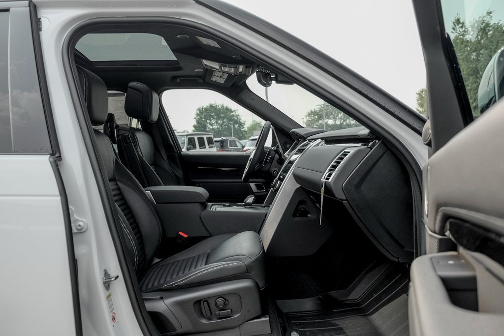 Used 2025 Land Rover Discovery S AWD/4WD image 21
