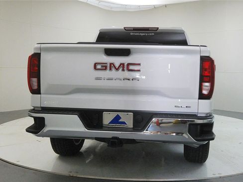 New 2026 GMC Sierra 1500 SLE image 6