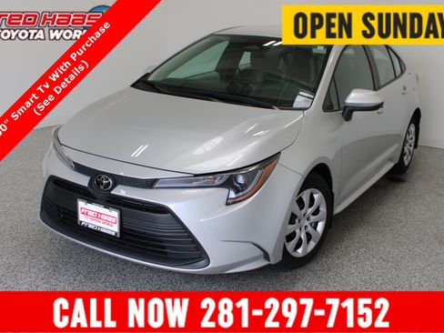 Used 2025 Toyota Corolla LE FWD image 1