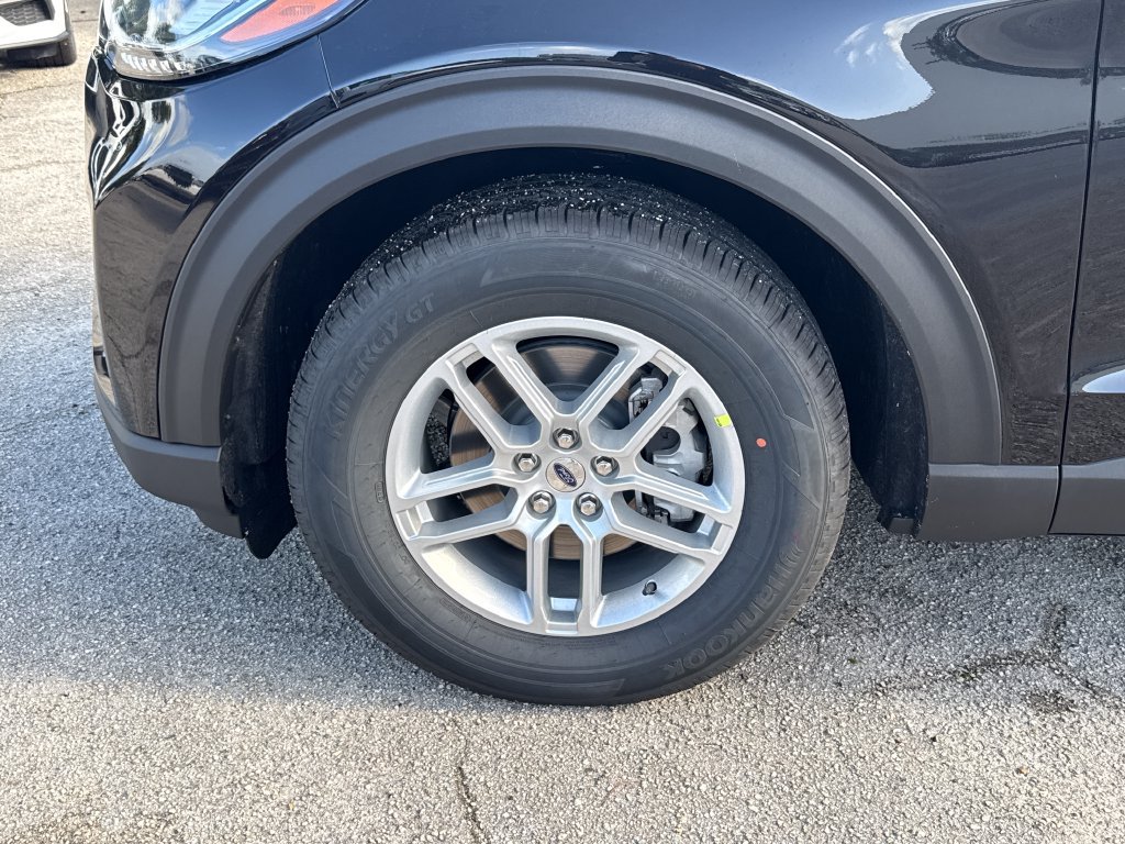 New 2027 Ford Explorer Active RWD image 9