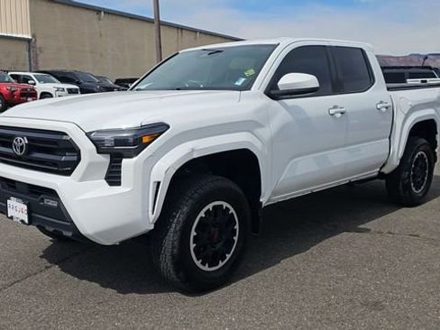 Used 2024 Toyota Tacoma SR5 AWD/4WD image 4