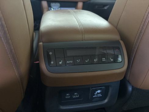 Used 2025 Nissan Pathfinder Platinum AWD/4WD image 29