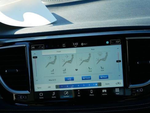 New 2026 Chrysler Pacifica Limited w/ Trailer Tow Group image 15