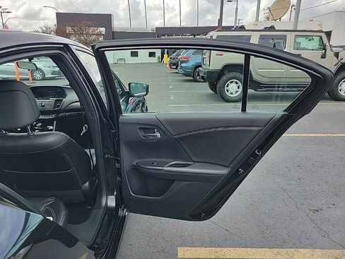 Used 2017 Honda Accord Sport Special Edition image 10