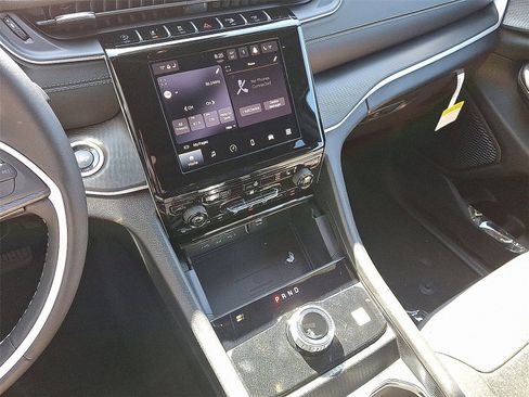 New 2025 Jeep Grand Cherokee L Laredo w/ Luxury Tech Group I image 12