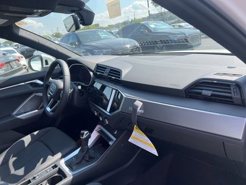New 2025 Audi Q3 2.0T Premium image 11