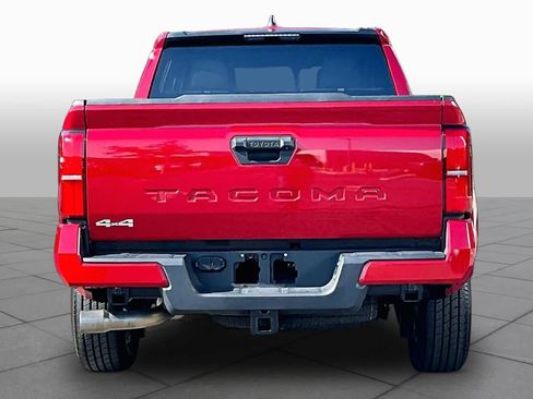 Used 2025 Toyota Tacoma SR5 AWD/4WD image 5