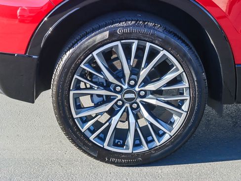 Used 2024 Cadillac XT4 Sport w/ Technology Package image 10