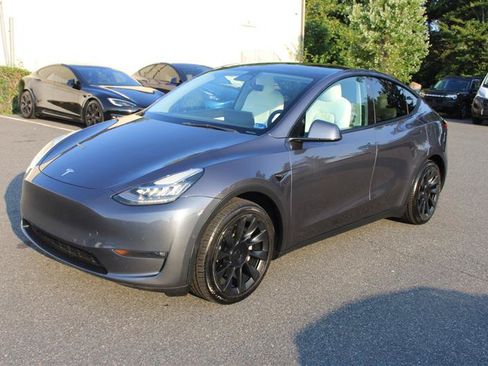 Used 2021 Tesla Model Y Long Range AWD/4WD image 3