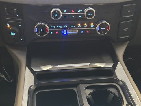 Used 2026 Ford F450 Platinum w/ Platinum Plus Package AWD/4WD image 19