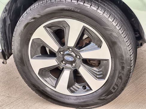 Used 2017 Subaru Forester 2.5i Premium AWD/4WD image 9