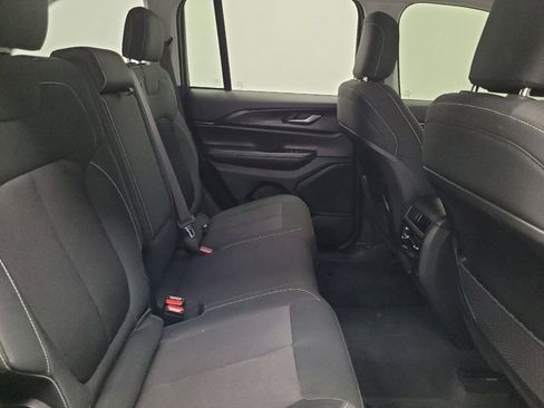 Used 2023 Jeep Grand Cherokee Laredo image 19